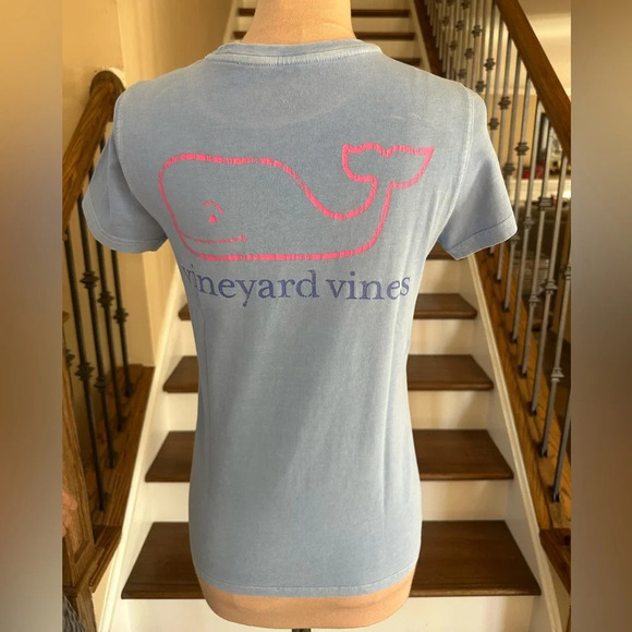 Vineyard Vines Light Blue Pocket Whale Graphic Tee Women’s Size XS - Picture 5 of 5